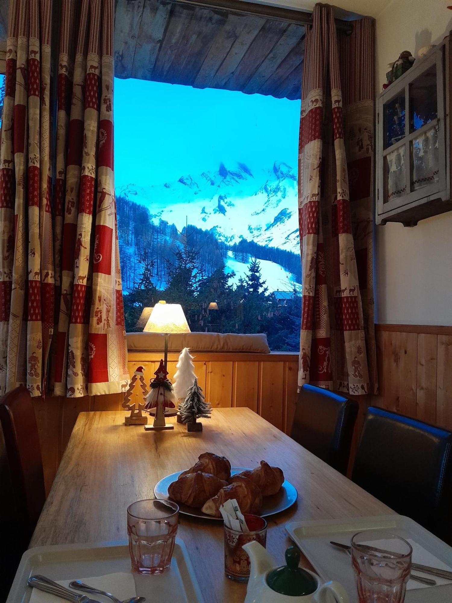 Hotel Restaurant La Source Allos Buitenkant foto